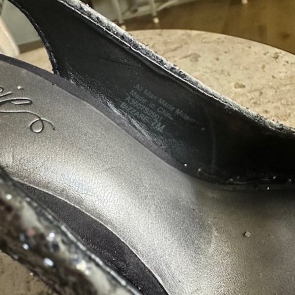 Fergie platform silver sparkle peep toe stilettos - SIZE 7 M - Picture 8 of 9